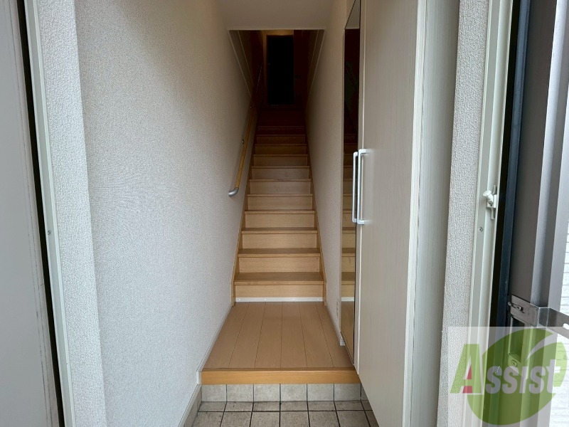 玄関　玄関の様子です。明るい印象ですね。気分もあがりそう。