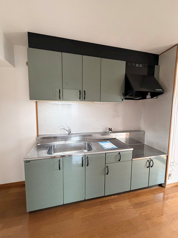 キッチン　退去前の為別部屋写真使用