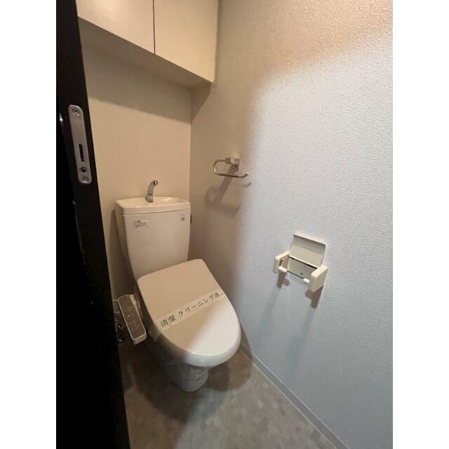 トイレ　温水洗浄便座。