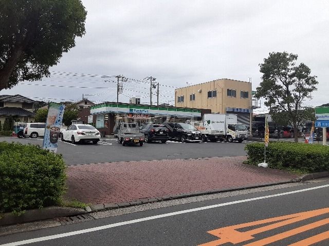 コンビニ　ファミリーマート 横須賀山科台店（コンビニ）まで2223m