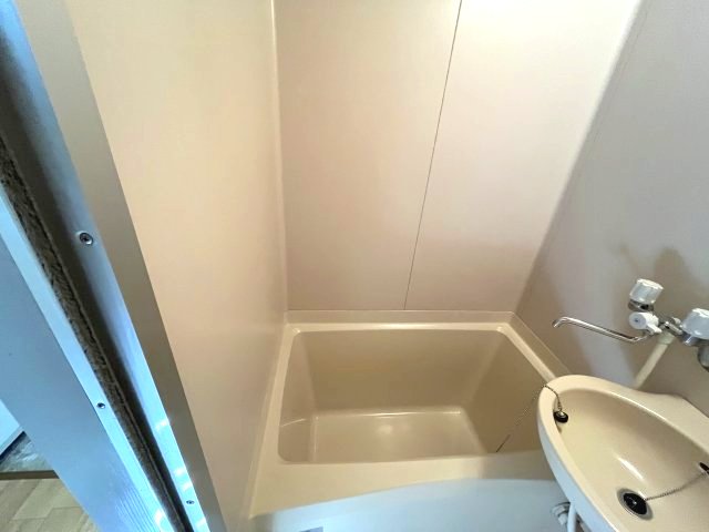 バス・シャワールーム　イメージとして反転したお部屋となっております 間取り図参照願