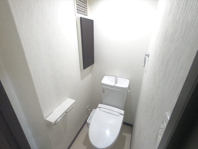トイレ　ウォシュレット付き