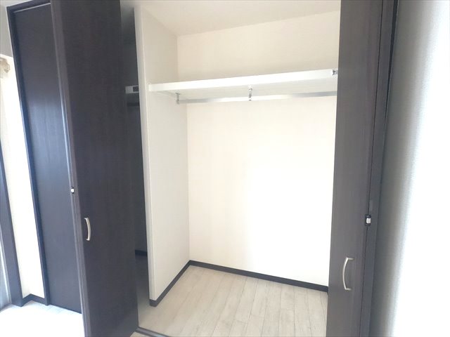 収納　洋室にたっぷり用意されたクローゼット