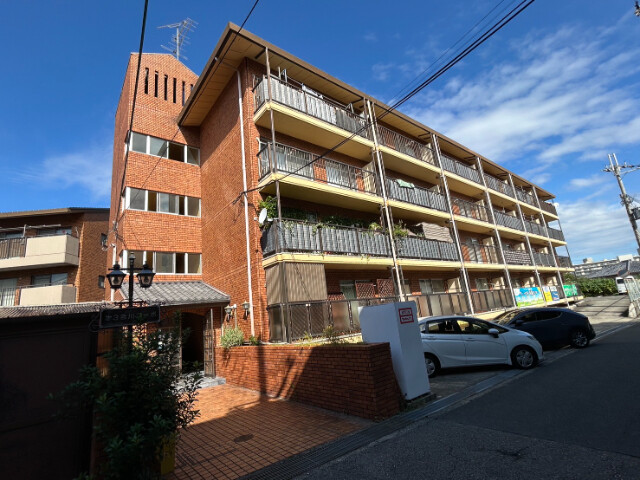 建物外観　レンガ調のお洒落な外観です