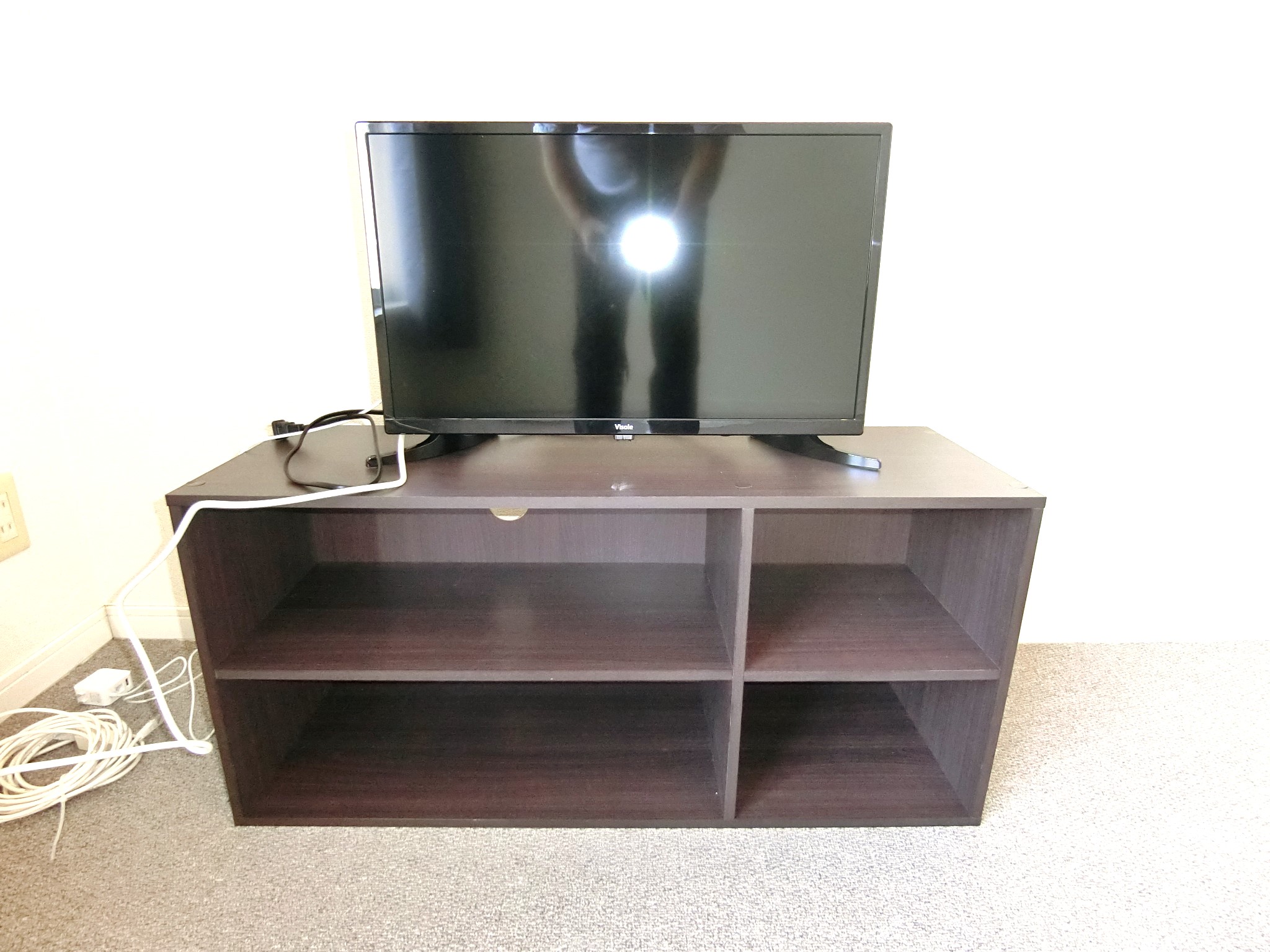 その他設備　テレビとテレビ台が備え付けです☆