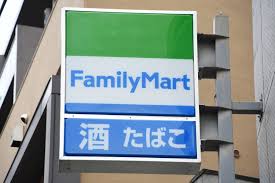 コンビニ　ファミリーマート小金井前原店（コンビニ）まで526m