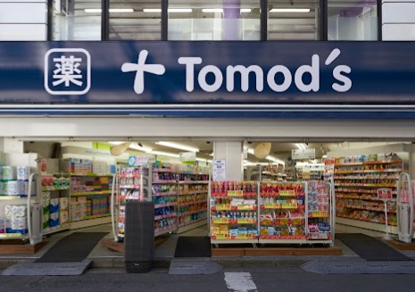 ドラックストア　トモズ 大倉山店（ドラッグストア）まで1060m