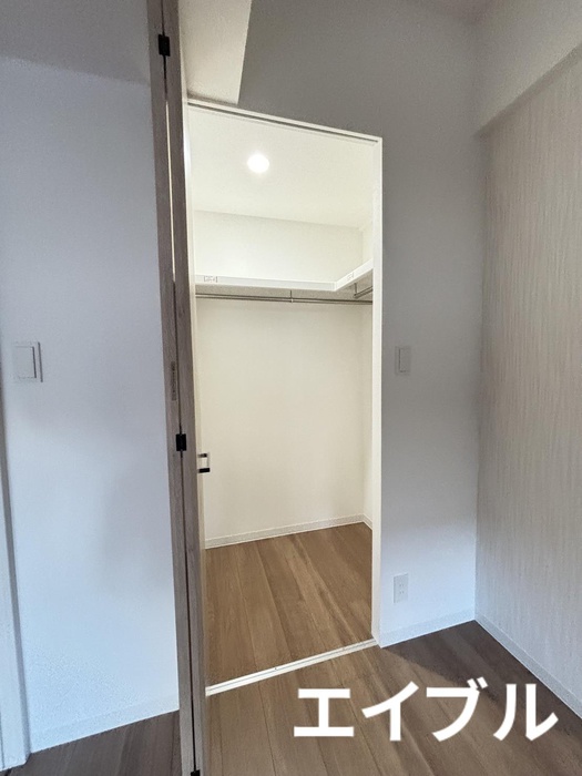 収納　同じ部屋タイプの別部屋の写真です。現況と異なる場合は現況を優