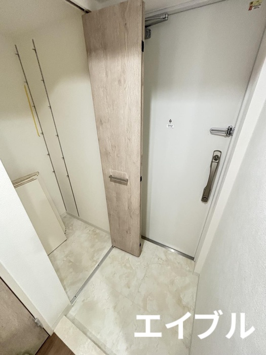 玄関　同じ部屋タイプの別部屋の写真です。現況と異なる場合は現況を優