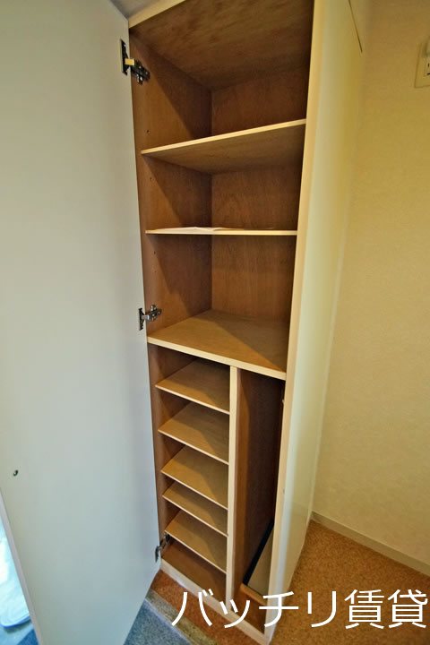 玄関　＊画像は別部屋の為、現状を優先いたします