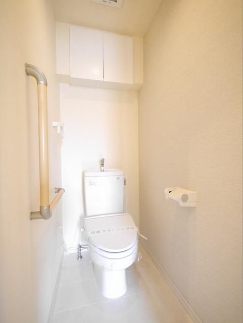 トイレ　トイレに収納あり