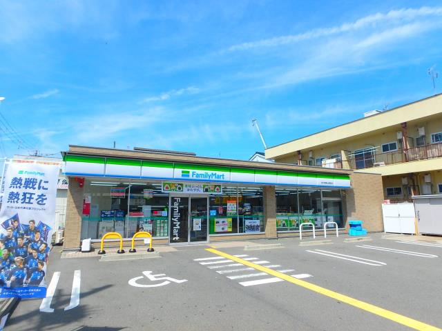 コンビニ　ファミリーマート（コンビニ）まで4904m