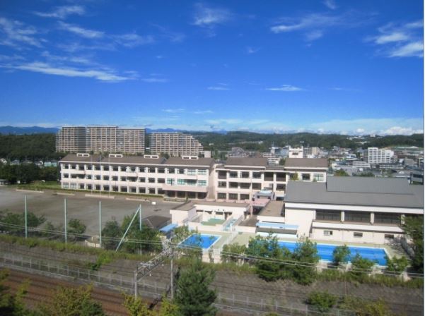 小学校　松木小学校（小学校）まで451m