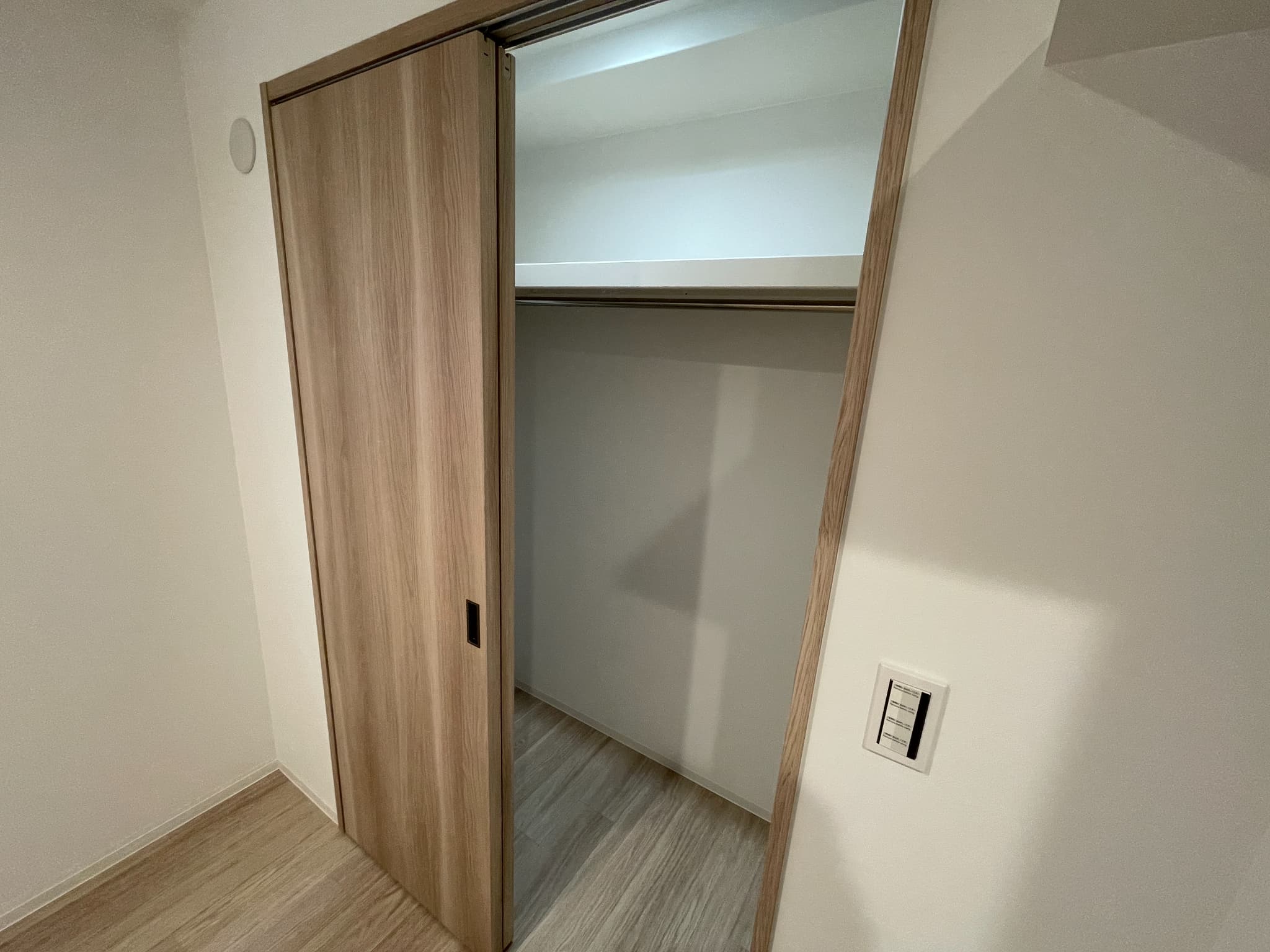 収納　同タイプ別部屋の写真になります。