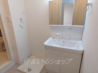 洗面設備　三面鏡付きシャンプードレッサー