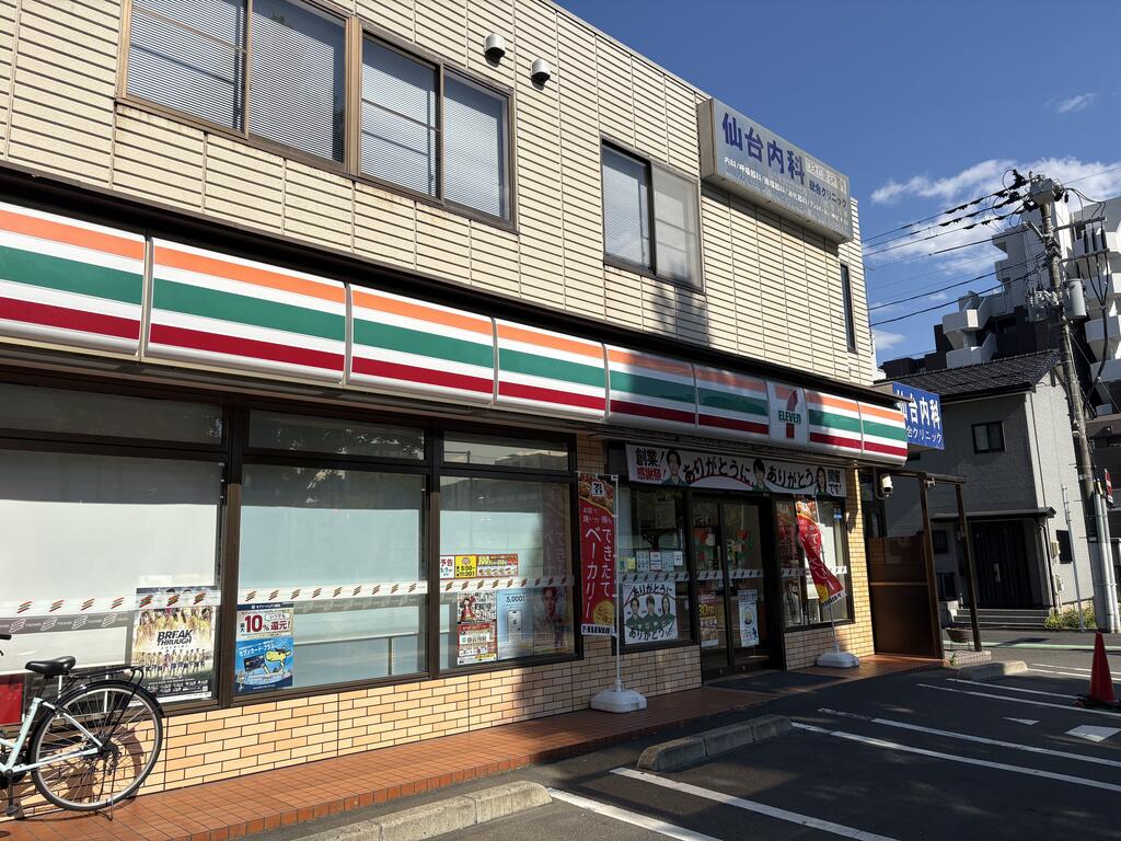 コンビニ　セブンイレブン仙台上杉3丁目店（コンビニ）まで462m