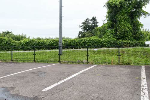 建物外観　駐車場
