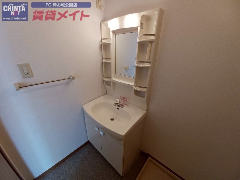 洗面設備　反転タイプ参考写真