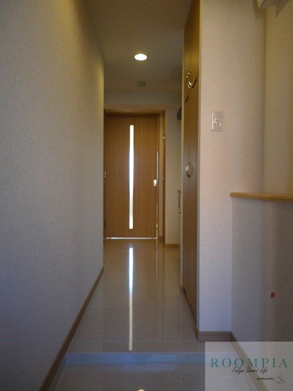 玄関　※同タイプの別のお部屋です。