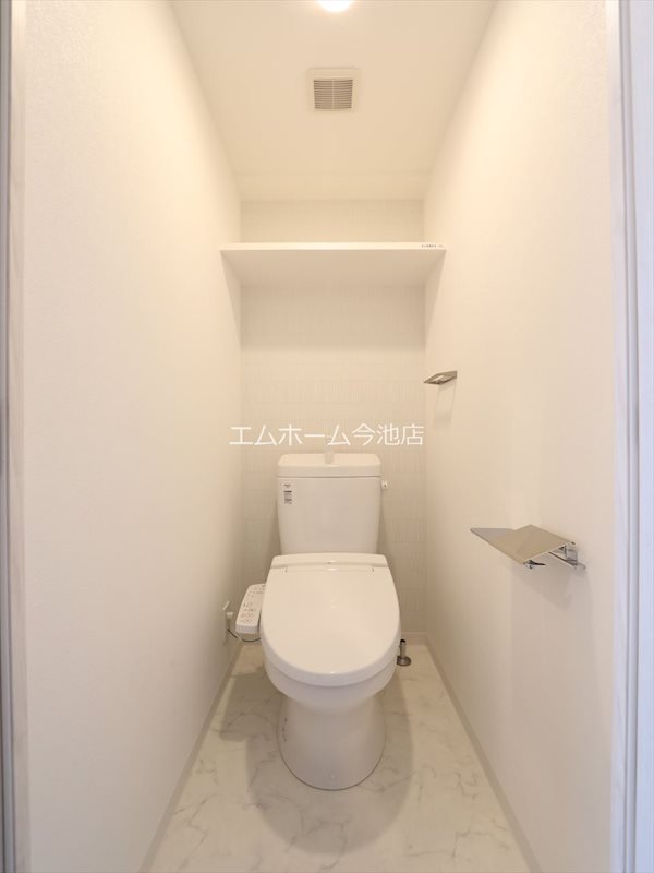 トイレ　温水洗浄便座付トイレ