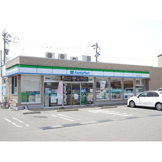 コンビニ　ファミリーマート金沢三口町店（コンビニ）まで635m