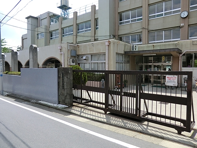 中学校　豊島区立池袋中学校（中学校）まで628m