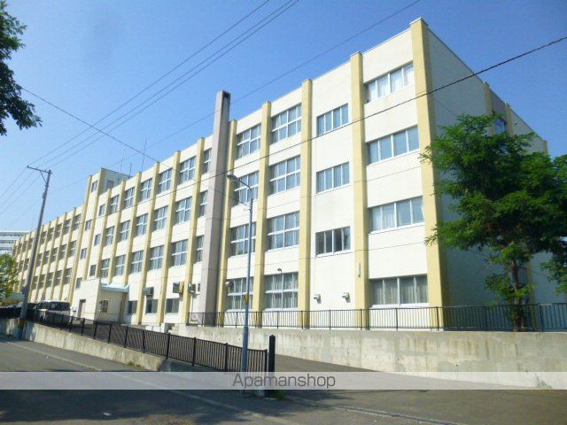 中学校　白石中学校（中学校）まで288m