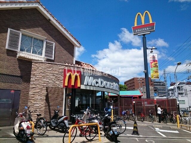飲食店　マクドナルド 交野店（飲食店）まで608m