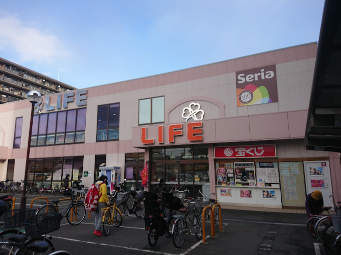 スーパー　Seria ライフ梅津店（スーパー）まで330m