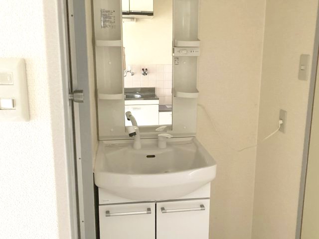 洗面設備　イメージとして同建物他部屋を表示しています