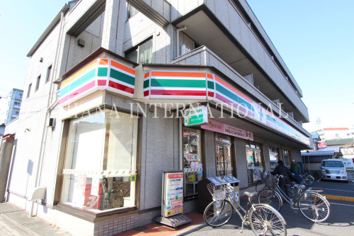 コンビニ　セブンイレブン北越谷駅東口店（コンビニ）まで727m