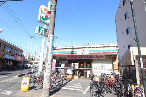 コンビニ　セブンイレブン北越谷西口店（コンビニ）まで711m