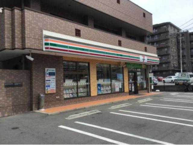 コンビニ　セブンイレブン横浜荏田町店（コンビニ）まで821m