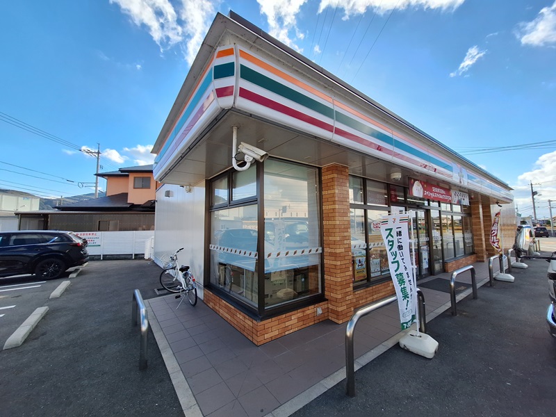 コンビニ　セブンイレブン防府新田店（コンビニ）まで615m