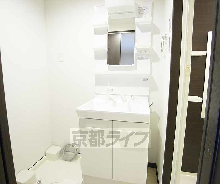 洗面設備　独立洗面台付きです。