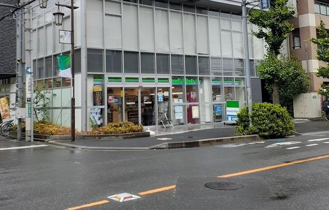 コンビニ　ファミマ　南浦和駅西口店（コンビニ）まで900m