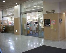 図書館　目黒区立中目黒駅前図書館（図書館）まで714m