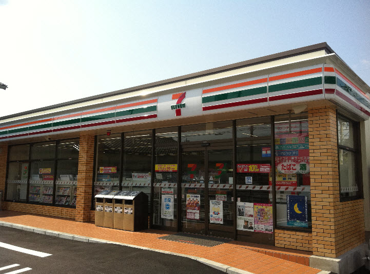 コンビニ　セブンイレブン中津牛神店（コンビニ）まで728m