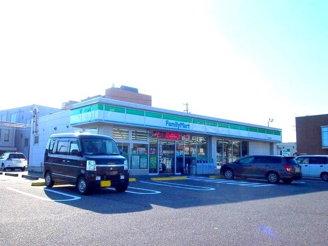 コンビニ　ファミリーマート金沢新神田店（コンビニ）まで350m