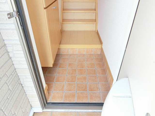 玄関　優し色合いの玄関部分。シューズBoxも上品です。