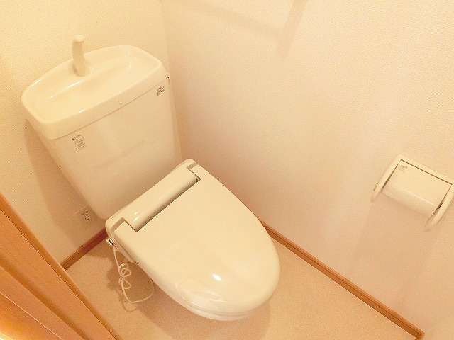 トイレ　お手入れがしやすいシンプルなトイレ。