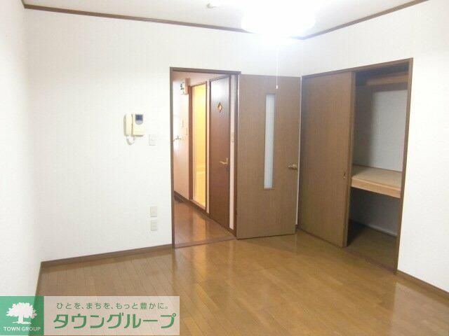 シティーハイツ ハイビスカスA棟の居間写真