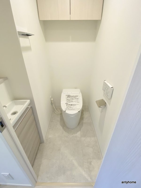 地下鉄御堂筋線 江坂駅 徒歩5分 12階建 築4年のトイレ写真