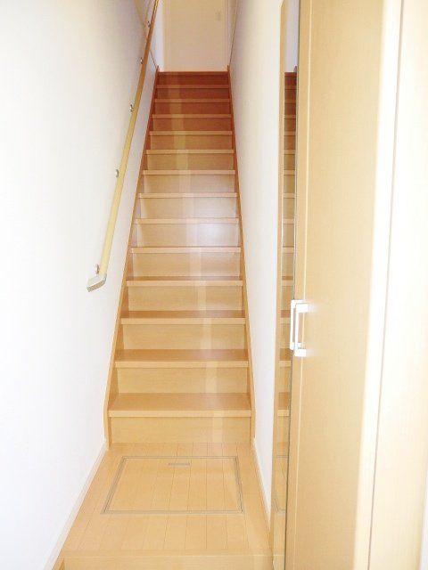 ヴィヴレ前原の玄関写真