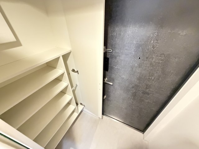 地下鉄中央線 九条駅 徒歩8分 13階建 築1年の玄関写真