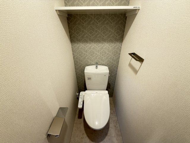 地下鉄中央線 九条駅 徒歩8分 13階建 築1年のトイレ写真