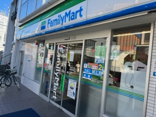 コンビニ　ファミリーマート（コンビニ）まで1444m