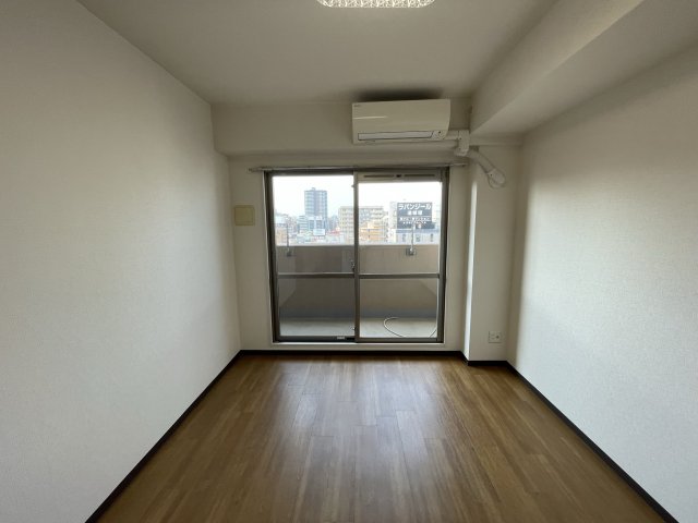 居室・リビング　イメージとして同マンション他部屋を表示しています