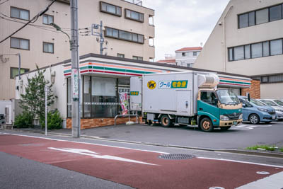 コンビニ　セブンイレブン大田区千鳥町駅前店（コンビニ）まで263m