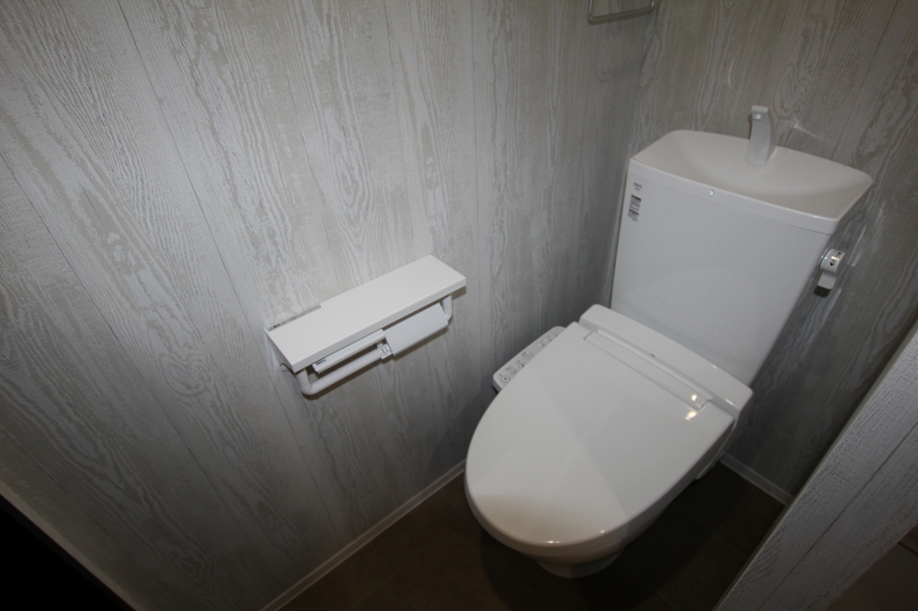 ＪＲ福塩線 備後本庄駅 徒歩10分 3階建 築5年のトイレ写真